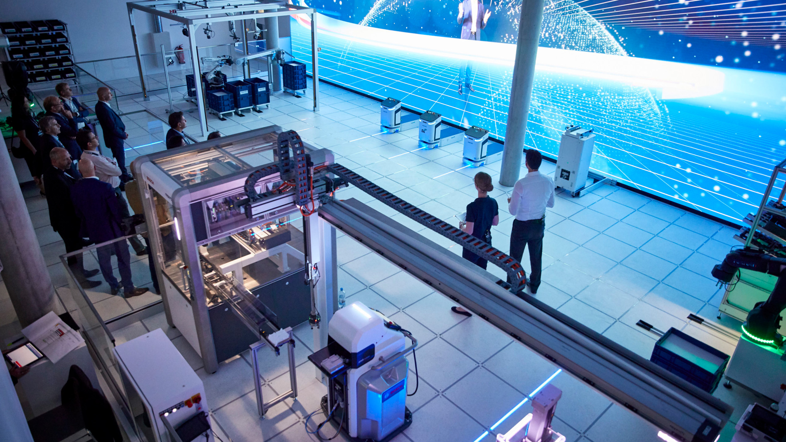 Hybrider Showcase der ‚Fabrik der Zukunft‘ macht Chancen greifbar