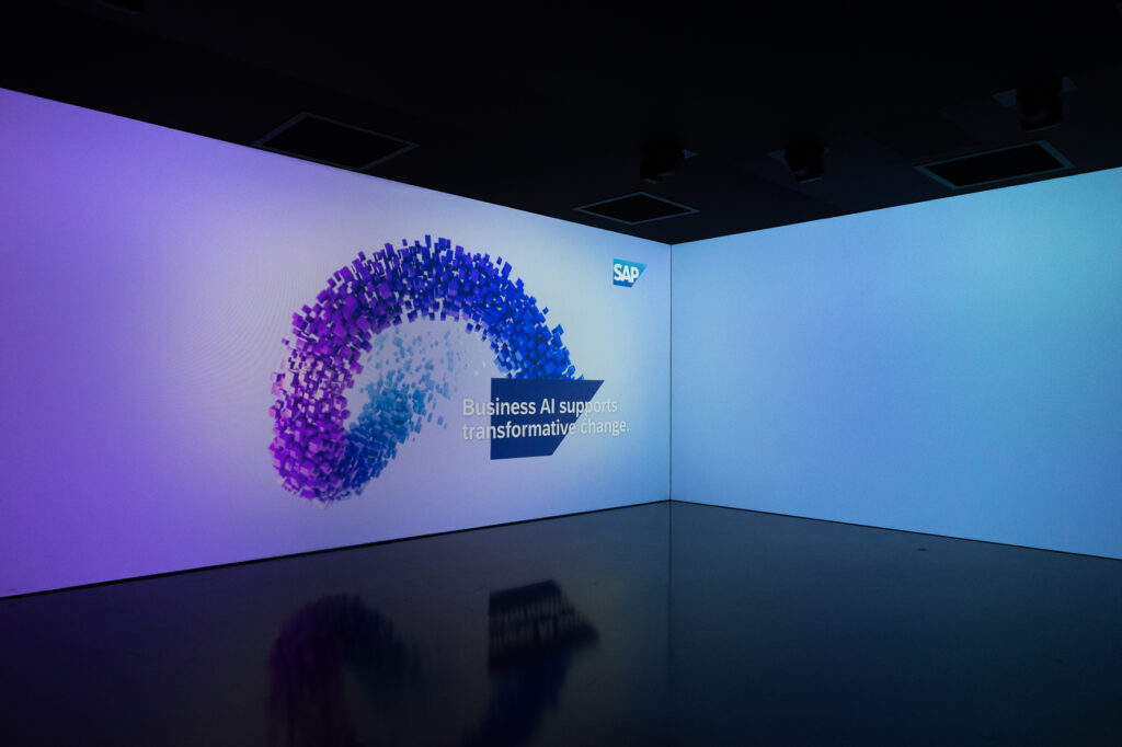 270°-Experience mit „THE STORY“: Die Herausforderungen vernetzter Supply Chains erfahrbar machen